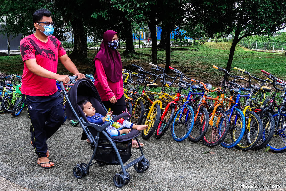 The Kepong Metropolitan Lake Garden, Selangor. To date, total coronavirus infections stands at 2,303,837 since the pandemic struck the country in late January last year. (Photo by Zahid Izzani Mohd Said/The Edge)